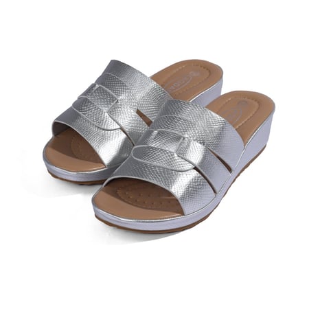 حذاء صيفي طبي أنيق بمقدمة عريضة بشكل شرائط مفتوحة