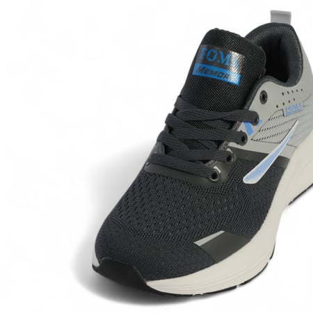 حذاء رياضي كاجوال نسائي مع رباط بجوانب بلون مختلف