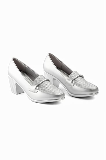 حذاء كعب متوسط طبي انيق ومريح مغلق يتوسطه شريط جلدي رفيع وكعب بلوك منفصل