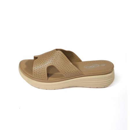 حذاء صيفي طبي أنيق بمقدمة عريضة سادة مفرغة