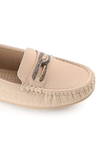 حذاء فلات طبي كاجوال مغلق مزين بشريط جلدي مدمج بستراس