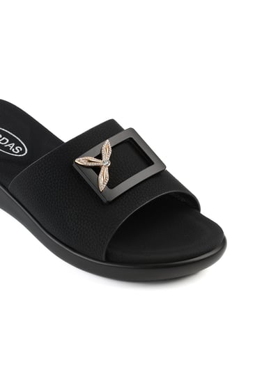 حذاء صيفي طبي أنيق فلات بدون لمعة مزين بقطعة جلد وأحجار على الأطراف