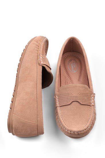 حذاء فلات طبي كاجوال مغلق مزينة بحزام مفرغ بأعلى الحذاء