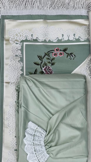 طقم سجاده مع شرشف كلوش قطن باكستاني زبده الطول  155cm من الامام  ومن الخلف 170 cm  اللون اخضر تفاحي