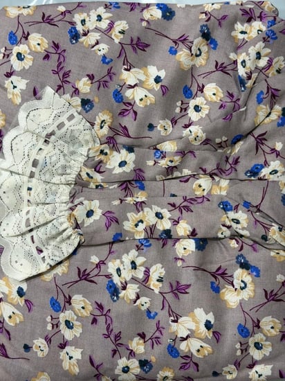 شرشف كلوش كبير. الطول من الأمام 190 cm من الخلف 200 cm  الخامه قطن بارد اللون   وردي