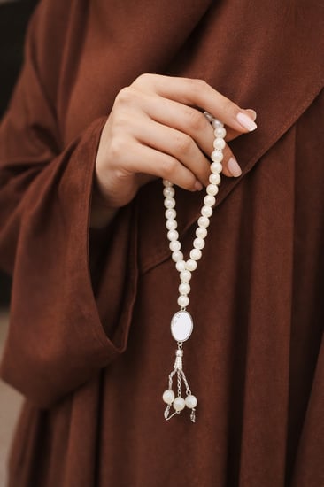 سبحه حجر عقيق ابو مراية العدد 33 خرزه اللون  بيج