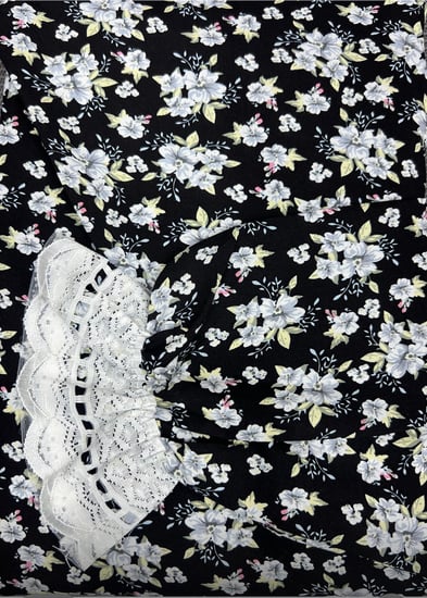 شرشف كلوش الطول من الأمام. 160cm من الخلف 200 cm قطن كويتي اللون اسود