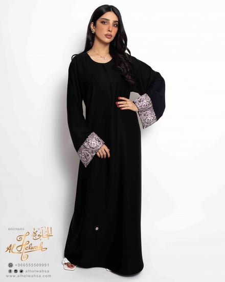 عباءة مطرزة كريب كم ياباني موديل مقفول