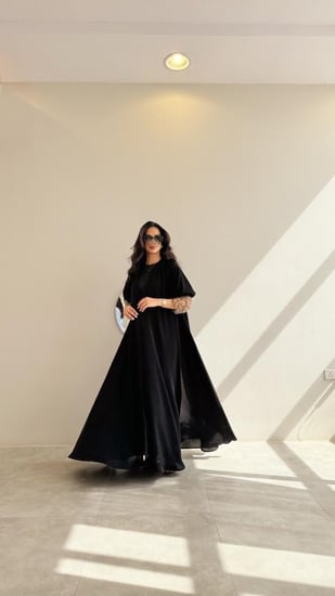 ‎عباية دبل كلوش كريب انترنت وكم  دانتيل اسود ولحمي
