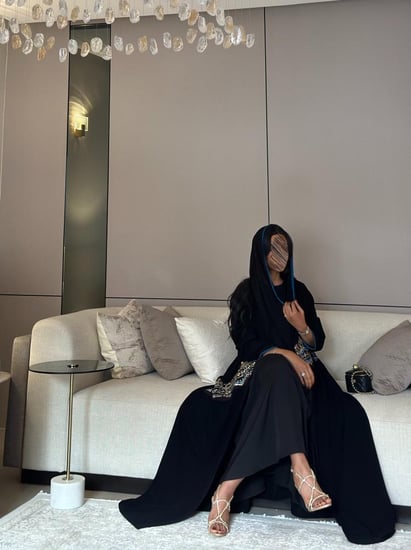 عباية كريب مع شك وتطريز وقيطان