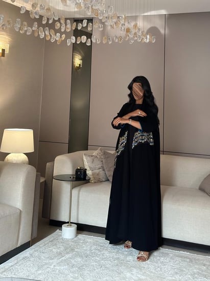 عباية كريب مع شك وتطريز وقيطان