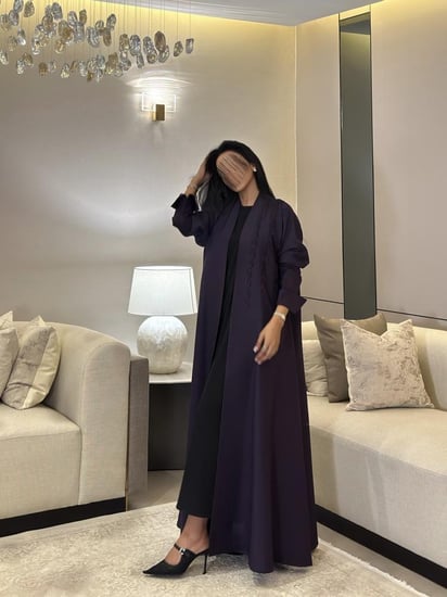 عباية بليزر كتان بنفسجي مع كلفة على الكتف القصة نص كلوش   رقمها