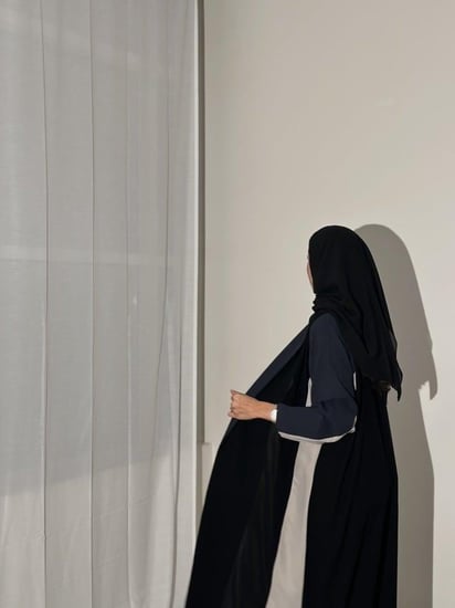 عباية كريب أسود وكحلي وبيج بدون ياة