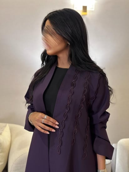 عباية بليزر كتان بنفسجي مع كلفة على الكتف القصة نص كلوش   رقمها