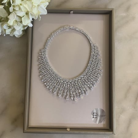 طقم فاخر تصميم الماس ( كبير )