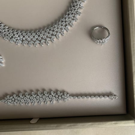 طقم فضي مميز