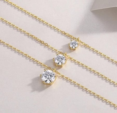 سلسال فضه ومويسانيت مطلية بالذهب