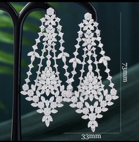 حلق فاخر تصميم الماس