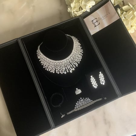 طقم فاخر تصميم الماس ( كبير )