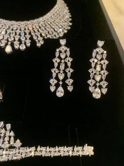 طقم فاخر تصميم الماس ( كبير )