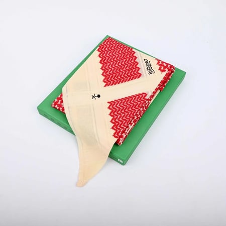 شماغ خاص بيج شتوي- أناقة الكشمير ودفء الإطلالة الفاخرة