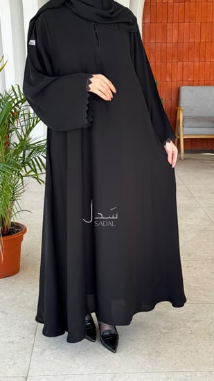 عباية سوداء