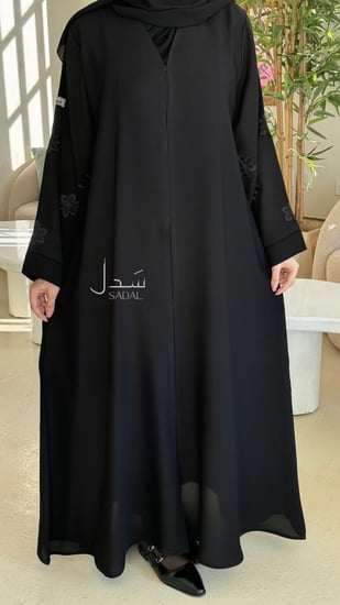 عباية سوداء بتطريز اسود