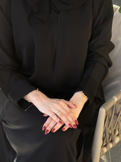 عبايات سوداء مريحه