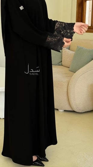 عباية بأكمام دانتيل