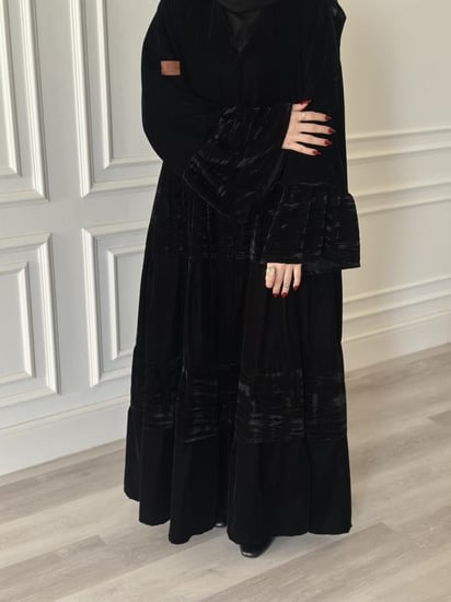 عباه شتويه كلوش طقطق قماش مخمل عادي + مكسر  مع طرحه