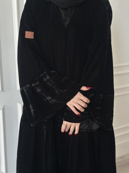 عباه شتويه كلوش طقطق قماش مخمل عادي + مكسر  مع طرحه