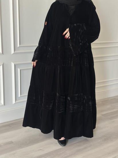 عباه شتويه كلوش طقطق قماش مخمل عادي + مكسر  مع طرحه