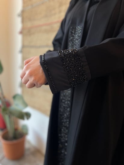 عباه لف شك من اليدين و شك من قدام مع طرحه ( العباه لف )
