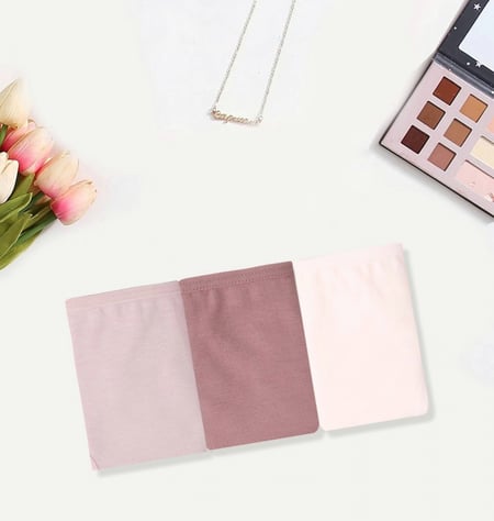 ملابس داخليه نسائيه