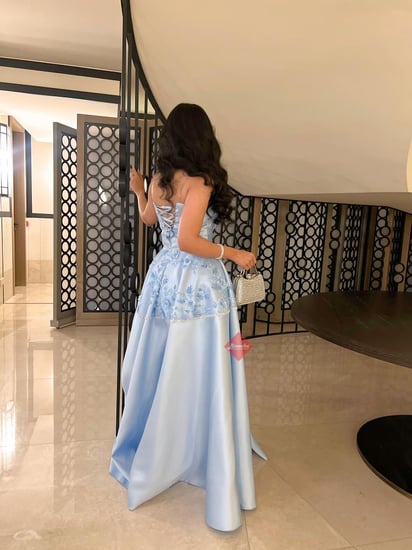 فستان سهرة طويل ستايل تب مزين بالورود  بكلوش