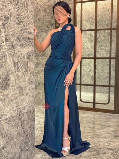 فستان سهرة طويل ناعم لامع