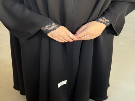 اكمام عبايه بطرف دانتيل
