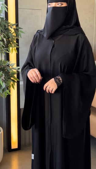 بكج الرزّهـ ( عباية الرزّه + ملفع مثلث + نقاب + مثبت طرحه + عطر بداية )