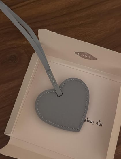 مسبحه +ميداليه تعليق + ميدالية مفتاح مع ستيكرات وكرت