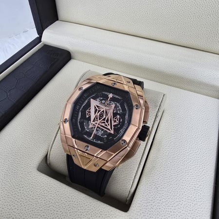 ساعه هوبلت سانج بلو نحاسي