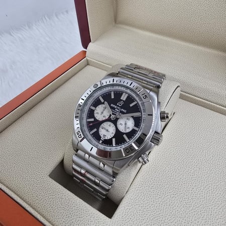 ساعة بريتلينغ ستيل رجالي فضي مع اسود - خيال