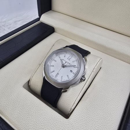 ساعة بولغري اوكتو للرجال اسود مع فضي