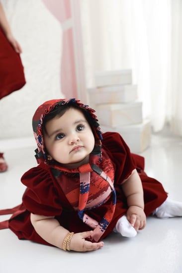 فستان مخمل بربطات على الخصر