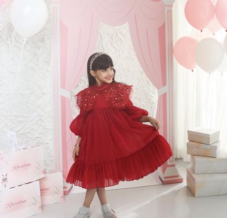 فستان احمر بياقه شك يدوي