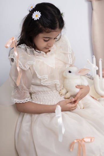 فستان لؤلؤي باطراف دانتيل