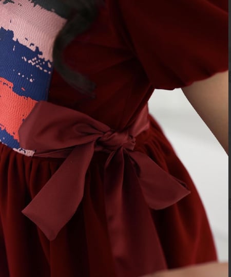 فستان مخمل بربطات على الخصر