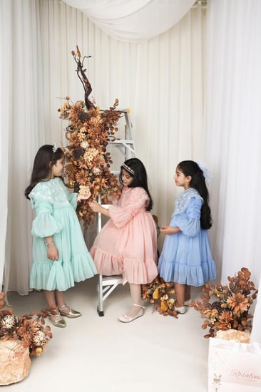 فستان اخضر بياقه شك يدوي