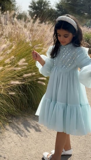 فستان سماوي فاتح بياقه شك يدوي