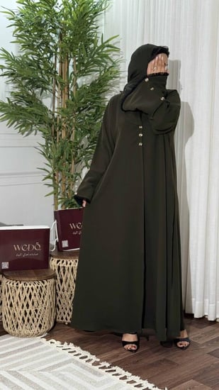عباية نسائية ملونة زيتي بتصميم راقي وأناقة لافتة