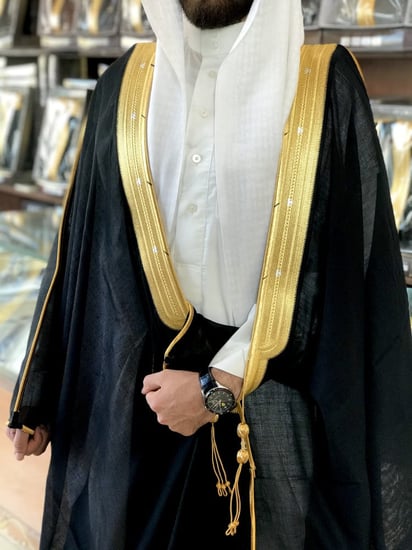 بشت رجالي ملكي رسمي لون أسود دقة ملكيه قماش صوف 80٪ قصب حر صناعة سعودية